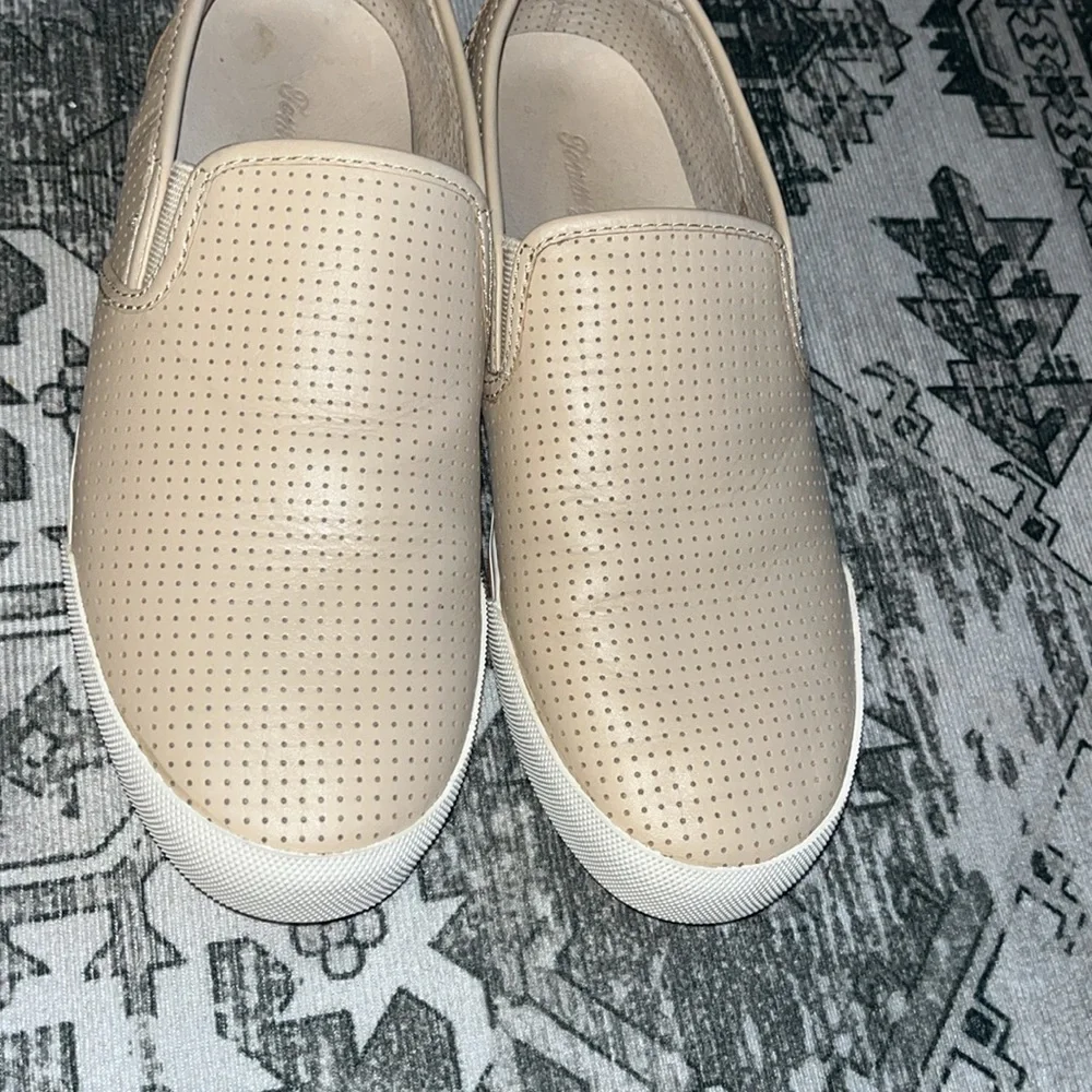 Tommy Bahama men’s leather perforated loafers Size 8